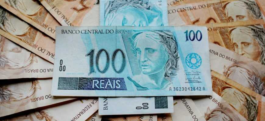 Close-up of Brazilian Real banknotes featuring different denominations and intricate designs.